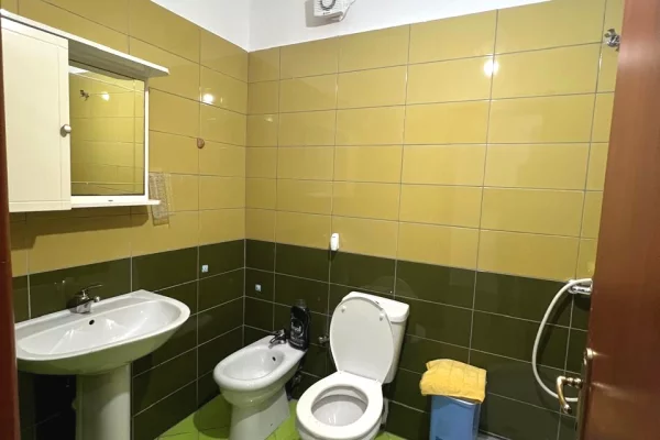 Shtepi me qera Apartament ne Tirane, 2+1, Mobilimi E mobiluar, Pagesa 45,000  Leke.