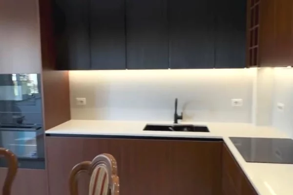 Shtepi me qera Apartament ne Tirane, 2+1, Mobilimi E mobiluar, Pagesa 880  Euro.