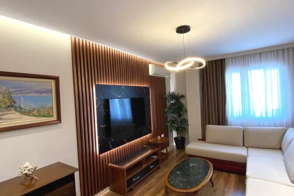 Shtepi me qera 2+1 ne Tirane - 880 Euro