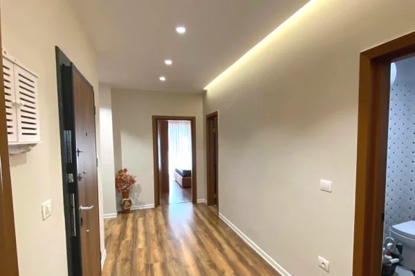 Shtepi me qera Apartament ne Tirane, 2+1, Mobilimi E mobiluar, Pagesa 880  Euro.