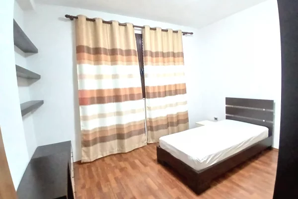 Shtepi me qera Apartament ne Tirane, 2+1, Mobilimi E mobiluar, Pagesa 50,000  Leke.
