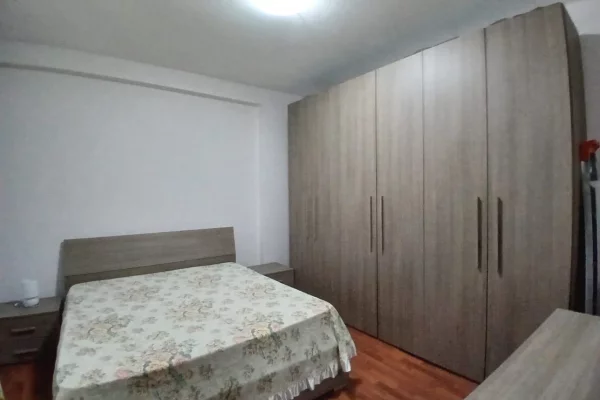 Shtepi me qera Apartament ne Tirane, 2+1, Mobilimi E mobiluar, Pagesa 50,000  Leke.