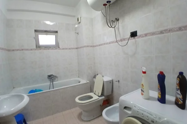 Shtepi me qera Apartament ne Tirane, 2+1, Mobilimi E mobiluar, Pagesa 50,000  Leke.