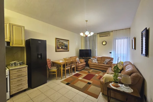 Shtepi me qera 1+1 ne Tirane - 55,000 Leke