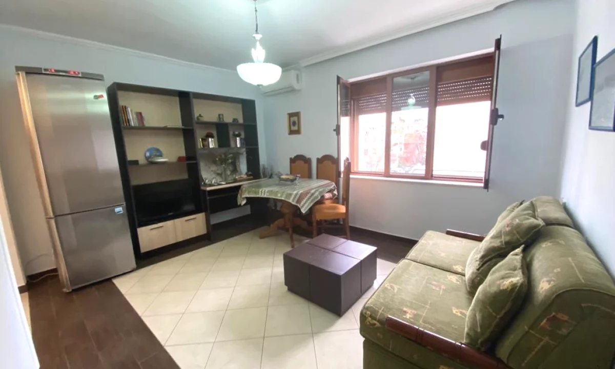 Appartamento in affitto a Tirana 1+1, Arredato