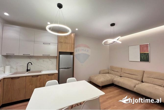 Shtepi ne shitje Apartament ne Tirane, 1+1, Mobilimi E mobiluar, Pagesa 180,000  Euro.