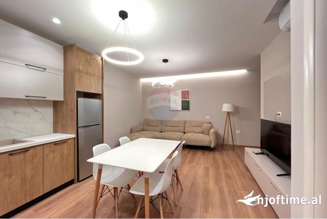 Shtepi ne shitje Apartament ne Tirane, 1+1, Mobilimi E mobiluar, Pagesa 180,000  Euro.