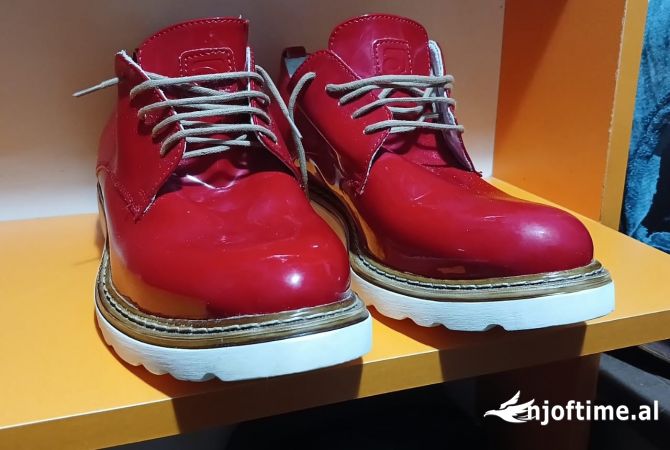Accessori uomo e donna a Tirana - 45 Euro
