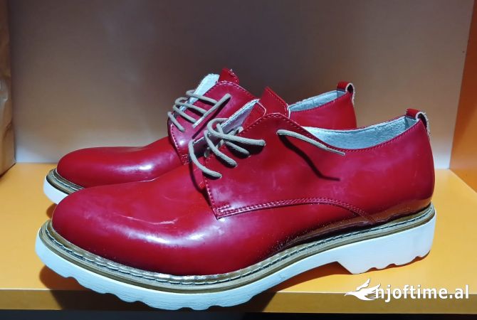 Veshje dhe Aksesor per te Rritur  ne Tirane - 45 Euro