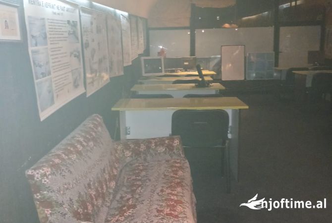 Ambjent me qera per biznes  te rruga Islam Alla