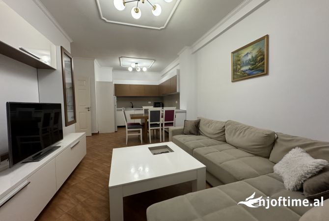 Shtepi me qera Apartament ne Tirane, 2+1, Mobilimi E mobiluar, Pagesa 550  Euro.
