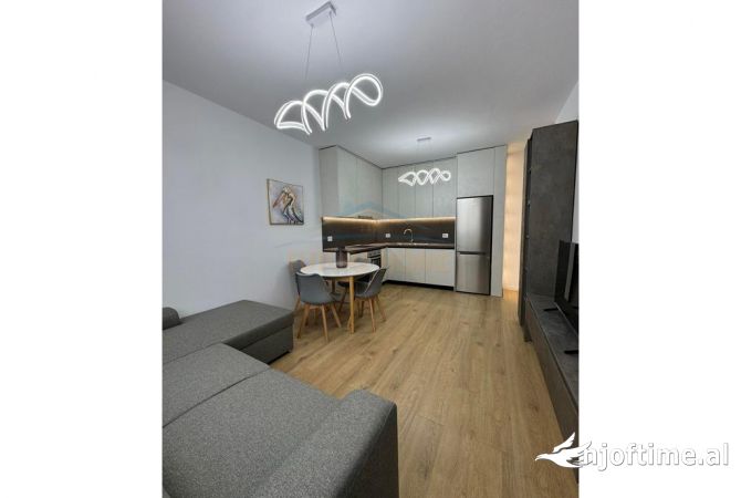 Shtepi me qera Apartament ne Tirane, 2+1, Mobilimi E mobiluar, Pagesa 650  Euro.