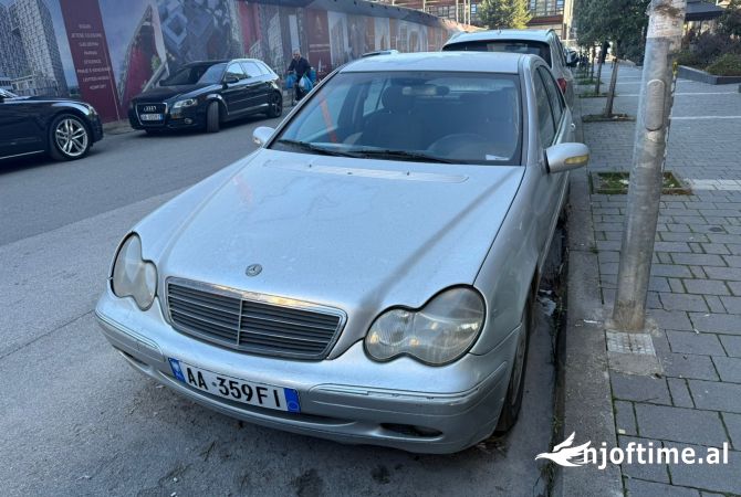 Makina ne shitje  ne Tirane - 2,000 Euro
