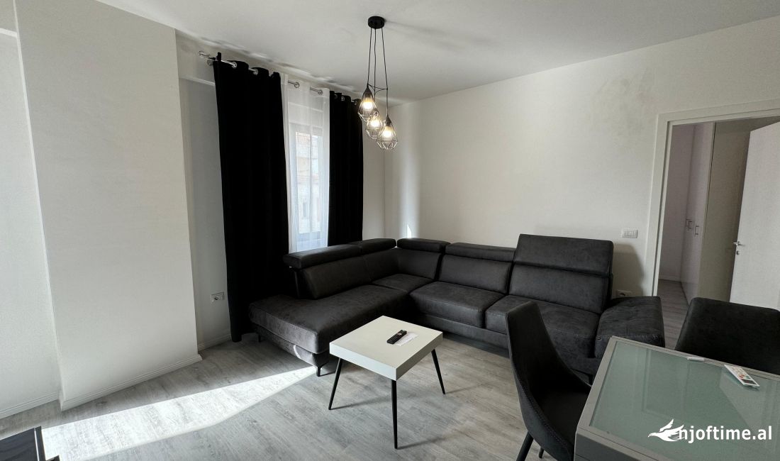 Shtepi me qera Apartament ne Tirane, 1+1, Mobilimi E mobiluar, Pagesa 550  Euro.