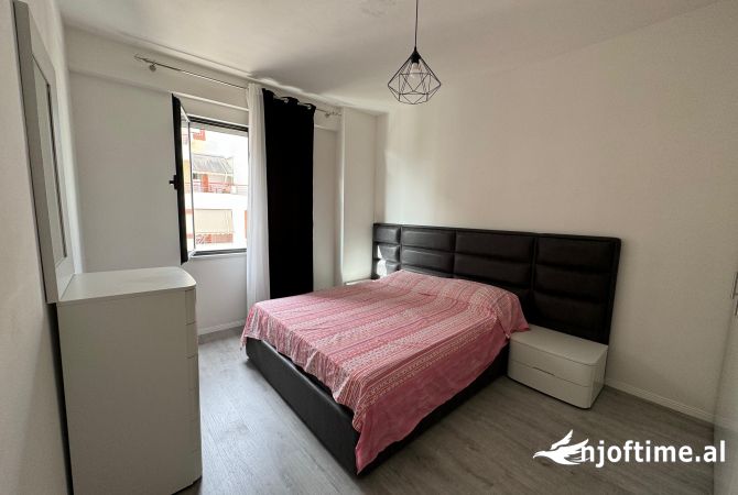 Shtepi me qera Apartament ne Tirane, 1+1, Mobilimi E mobiluar, Pagesa 550  Euro.