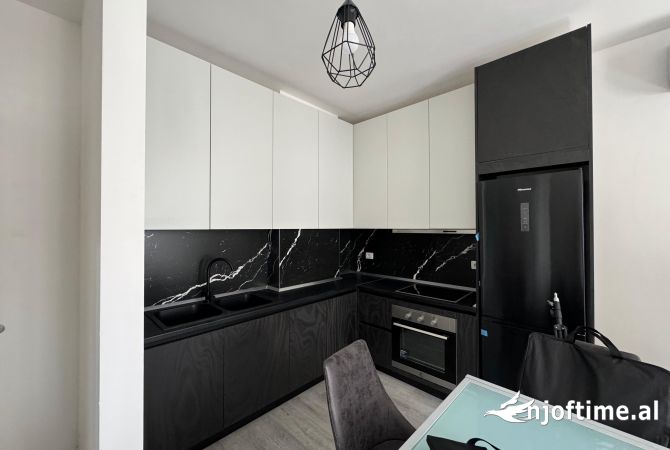 Shtepi me qera Apartament ne Tirane, 1+1, Mobilimi E mobiluar, Pagesa 550  Euro.