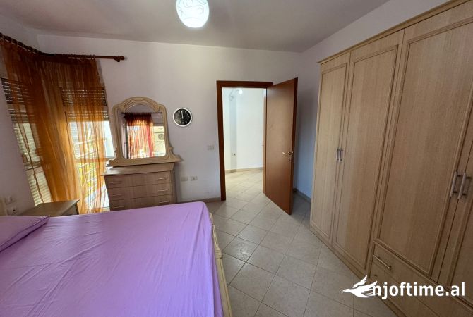 Shtepi me qera Apartament ne Tirane, 2+1, Mobilimi E mobiluar, Pagesa 650  Euro.