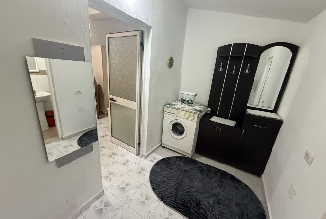 Shtepi me qera Apartament ne Tirane, Garsoniere, Mobilimi E mobiluar, Pagesa 30,000  Leke.