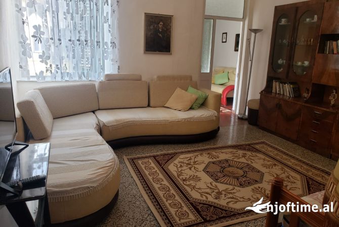 Shtepi me qera Apartament ne Tirane, 2+1, Mobilimi E mobiluar, Pagesa 700  Euro.
