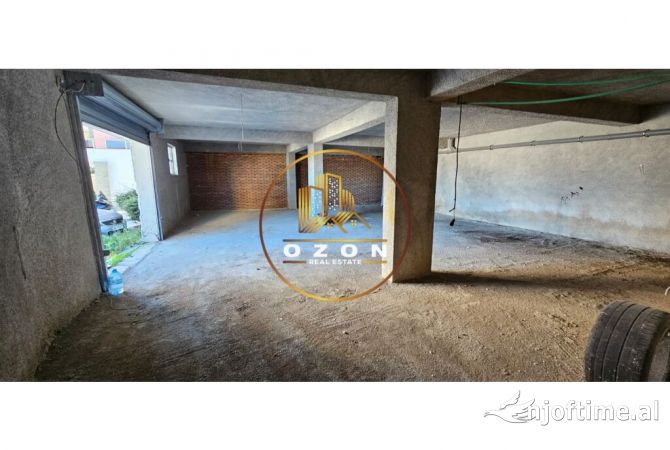 Ambient Biznesi per Shitje ose Qira tek Kopshti Botanik prane Xhamise