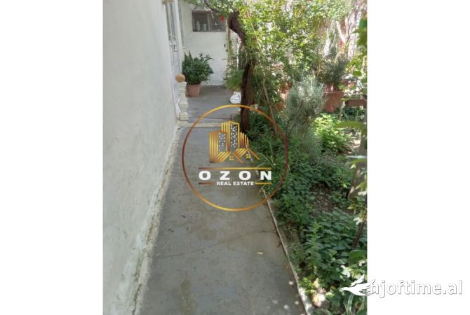 Shtepi ne shitje Shtepi Private ne Durres, 1+1, Mobilimi E mobiluar, Pagesa 12,500,000  Leke.