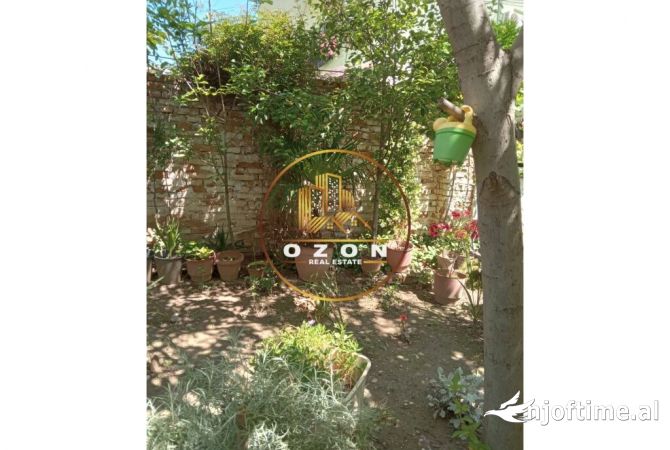 Shtepi ne shitje Shtepi Private ne Durres, 1+1, Mobilimi E mobiluar, Pagesa 12,500,000  Leke.