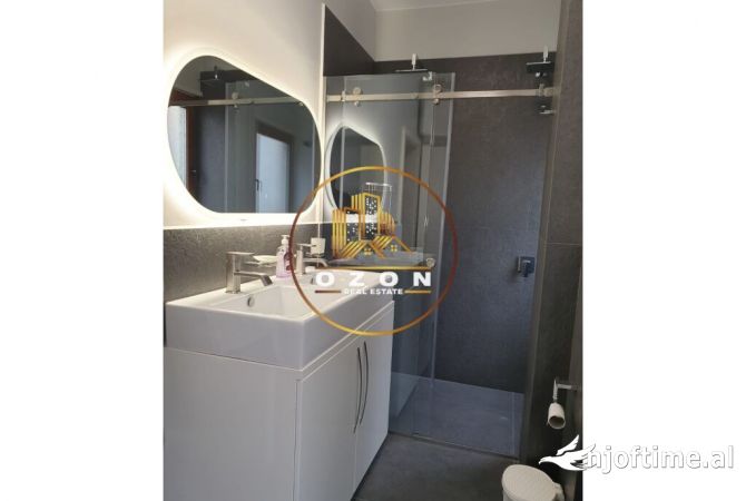 Shtepi me qera Apartament ne Tirane, 3+1, Mobilimi E mobiluar, Pagesa 1,100  Euro.