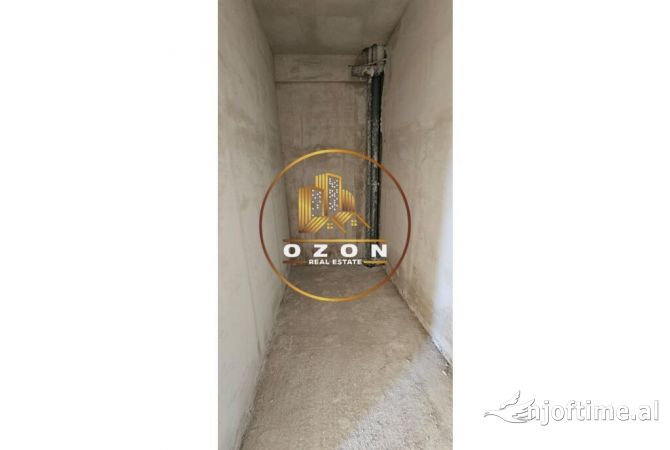 Shtepi ne shitje Duplex(shtepi me 2 kate) ne Tirane, 4+1, Mobilimi Bosh, pa mobiluar, Pagesa 495,000  Euro.