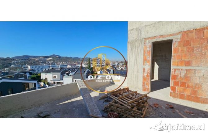 Shtepi ne shitje Duplex(shtepi me 2 kate) ne Tirane, 4+1, Mobilimi Bosh, pa mobiluar, Pagesa 495,000  Euro.