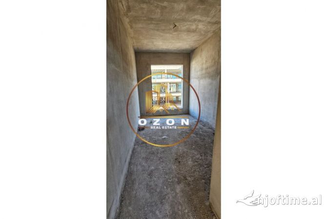 Shtepi ne shitje Duplex(shtepi me 2 kate) ne Tirane, 4+1, Mobilimi Bosh, pa mobiluar, Pagesa 495,000  Euro.