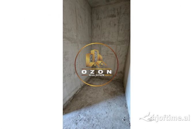 Shtepi ne shitje Duplex(shtepi me 2 kate) ne Tirane, 4+1, Mobilimi Bosh, pa mobiluar, Pagesa 495,000  Euro.