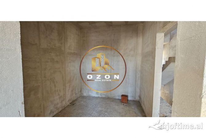 Shtepi ne shitje Duplex(shtepi me 2 kate) ne Tirane, 4+1, Mobilimi Bosh, pa mobiluar, Pagesa 495,000  Euro.