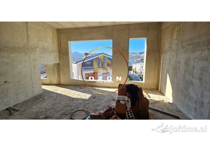 Shtepi ne shitje Duplex(shtepi me 2 kate) ne Tirane, 4+1, Mobilimi Bosh, pa mobiluar, Pagesa 495,000  Euro.