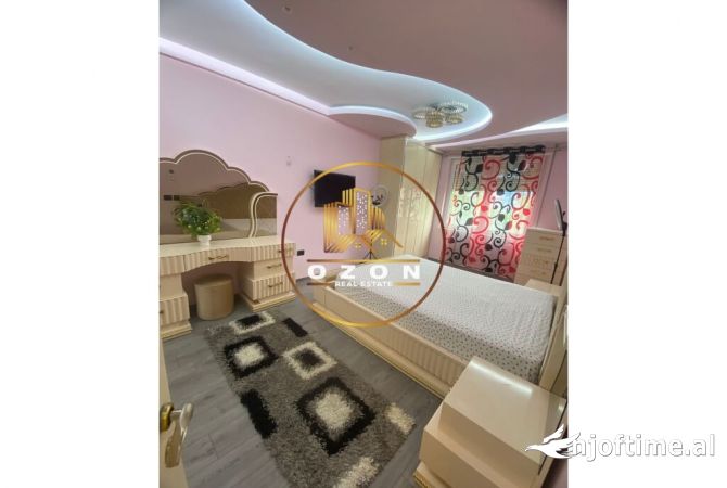 Shtepi ne shitje Apartament ne Tirane, 3+1, Mobilimi E mobiluar, Pagesa 265,000  Euro.