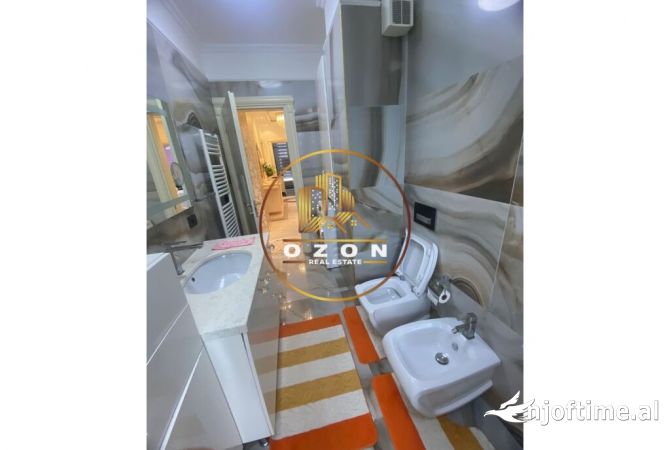 Shtepi ne shitje Apartament ne Tirane, 3+1, Mobilimi E mobiluar, Pagesa 265,000  Euro.