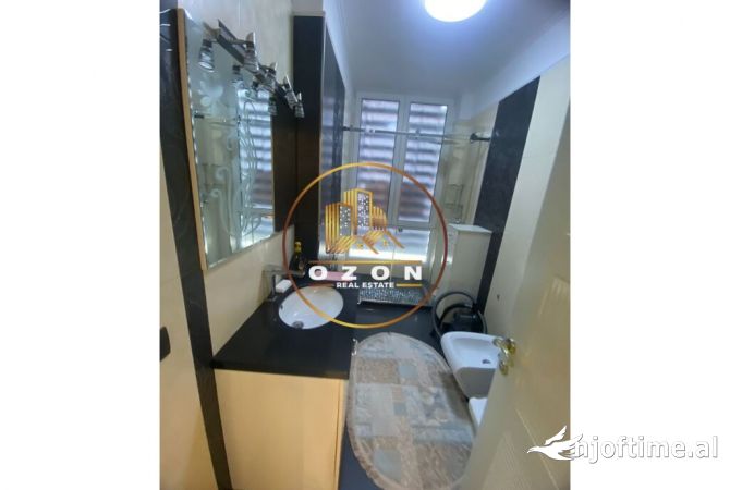 Shtepi ne shitje Apartament ne Tirane, 3+1, Mobilimi E mobiluar, Pagesa 265,000  Euro.