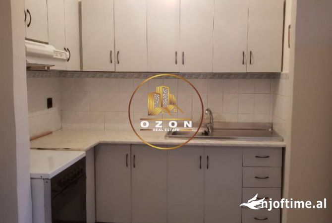 Shtepi ne shitje Apartament ne Tirane, 2+1, Mobilimi E mobiluar, Pagesa 88,000  Euro.