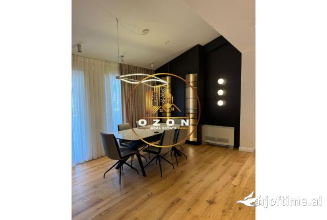 Shtepi ne shitje Apartament ne Tirane, 3+1, Mobilimi E mobiluar, Pagesa 700,000  Euro.