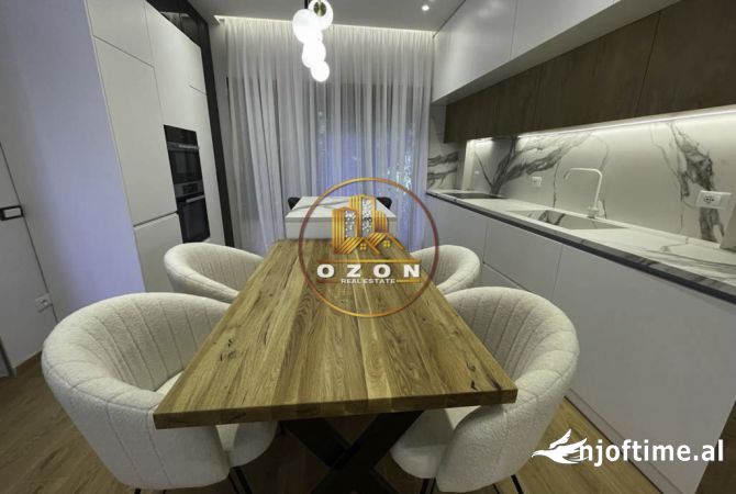 Shtepi me qera Vila Luksoze ne Tirane, 3+1, Mobilimi E mobiluar, Pagesa 3,000  Euro.