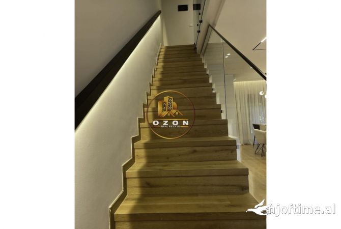 Shtepi me qera Vila Luksoze ne Tirane, 3+1, Mobilimi E mobiluar, Pagesa 3,000  Euro.