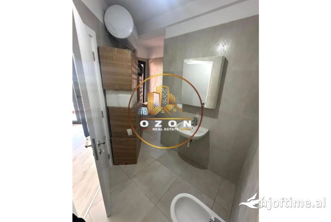 Shtepi me qera Apartament ne Tirane, 3+1, Mobilimi Bosh, pa mobiluar, Pagesa 750  Euro.
