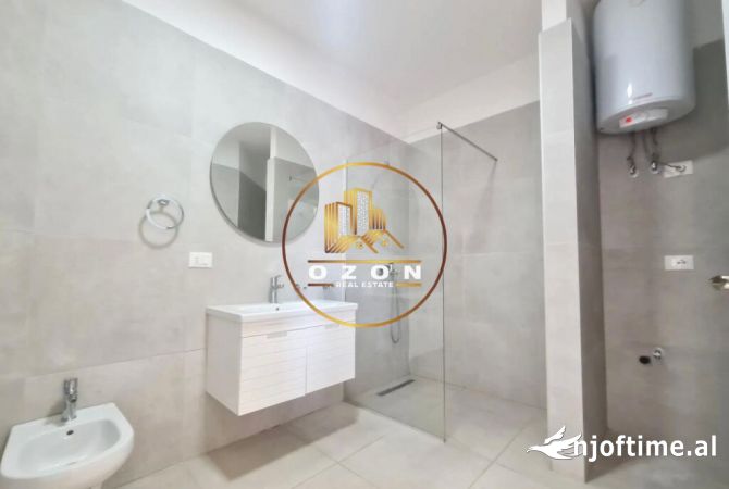 Shtepi me qera Apartament ne Tirane, 3+1, Mobilimi Bosh, pa mobiluar, Pagesa 750  Euro.
