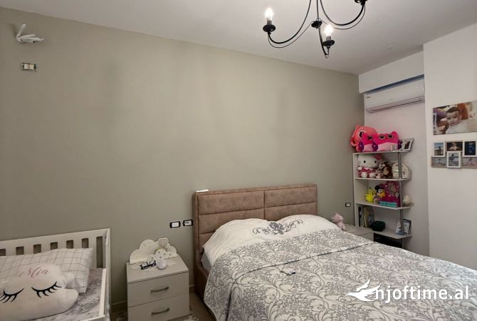 Shtepi ne shitje Apartament ne Tirane, 1+1, Mobilimi E mobiluar, Pagesa 232,960  Euro.