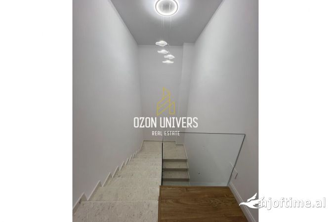 Shtepi me qera Vila Luksoze ne Tirane, 3+1, Mobilimi E mobiluar, Pagesa 3,000  Euro.