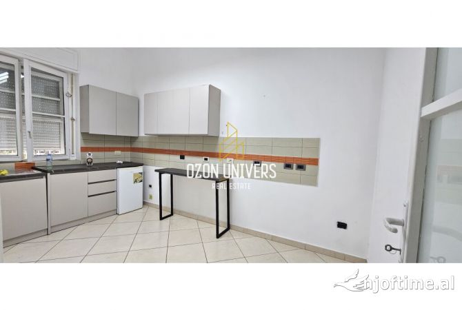 Ambjent per qira prane Stadiumit Dinamo dhe Bllokut !