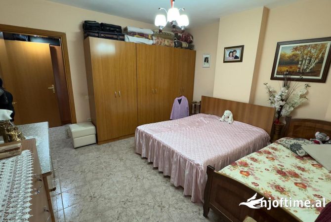 Shtepi ne shitje Apartament ne Tirane, 1+1, Mobilimi Bosh, pa mobiluar, Pagesa 210,940  Euro.