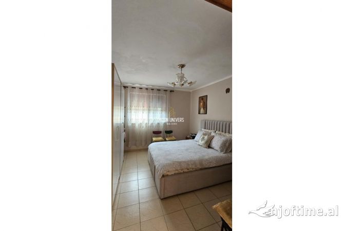 Shtepi ne shitje Apartament ne Tirane, 2+1, Mobilimi E mobiluar, Pagesa 120,000  Euro.