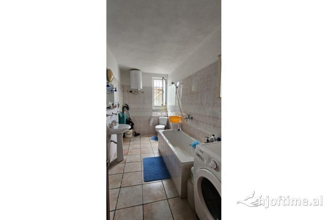 Shtepi ne shitje Apartament ne Tirane, 2+1, Mobilimi E mobiluar, Pagesa 120,000  Euro.