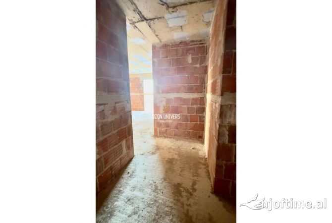 Shtepi ne shitje Apartament ne Tirane, 1+1, Mobilimi Bosh, pa mobiluar, Pagesa 97,170  Euro.