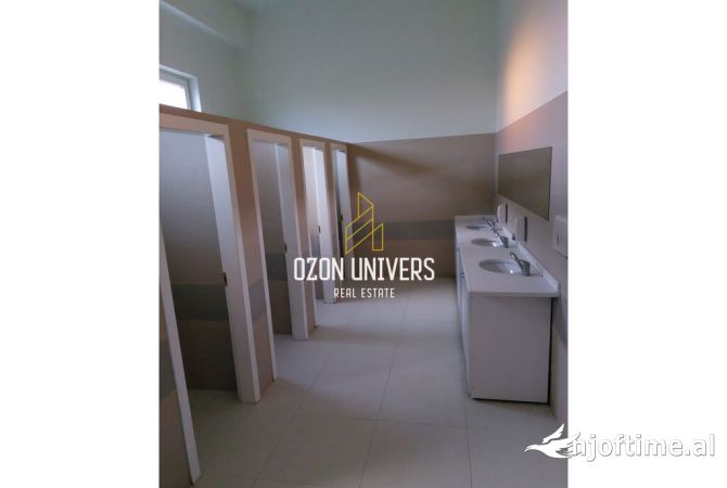 Shitet Godine Tre Kateshe me Funksion Sherbimi ne Portoromano, Durres